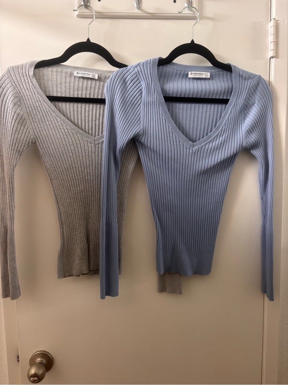 stradivarius Ribbed V-Neck Sweater Top - Light Blue & Light Gray